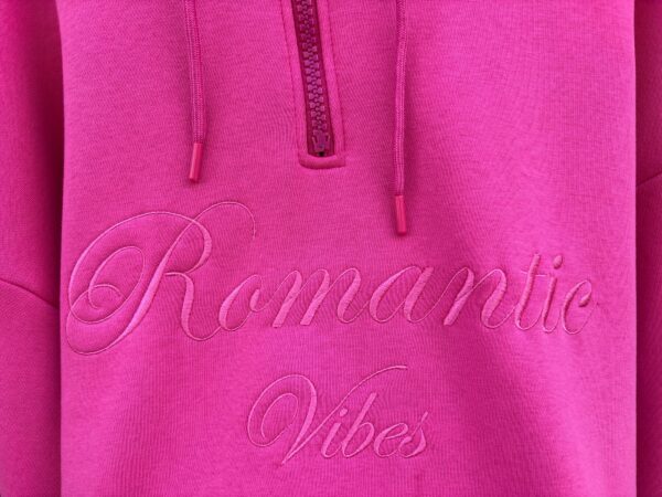 Bluza z kapturem różowa "Romantic vibes" - Image 3