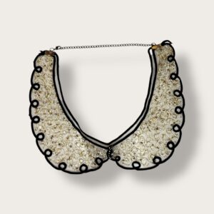 Ozdobny kołnierzyk z łańcuszkiem